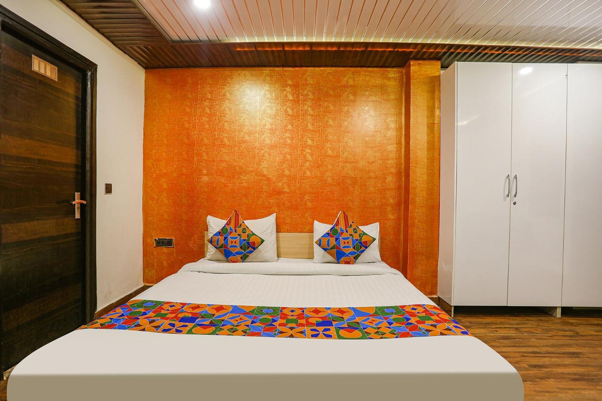 Hotel Fabexpress V4 Residency New Delhi