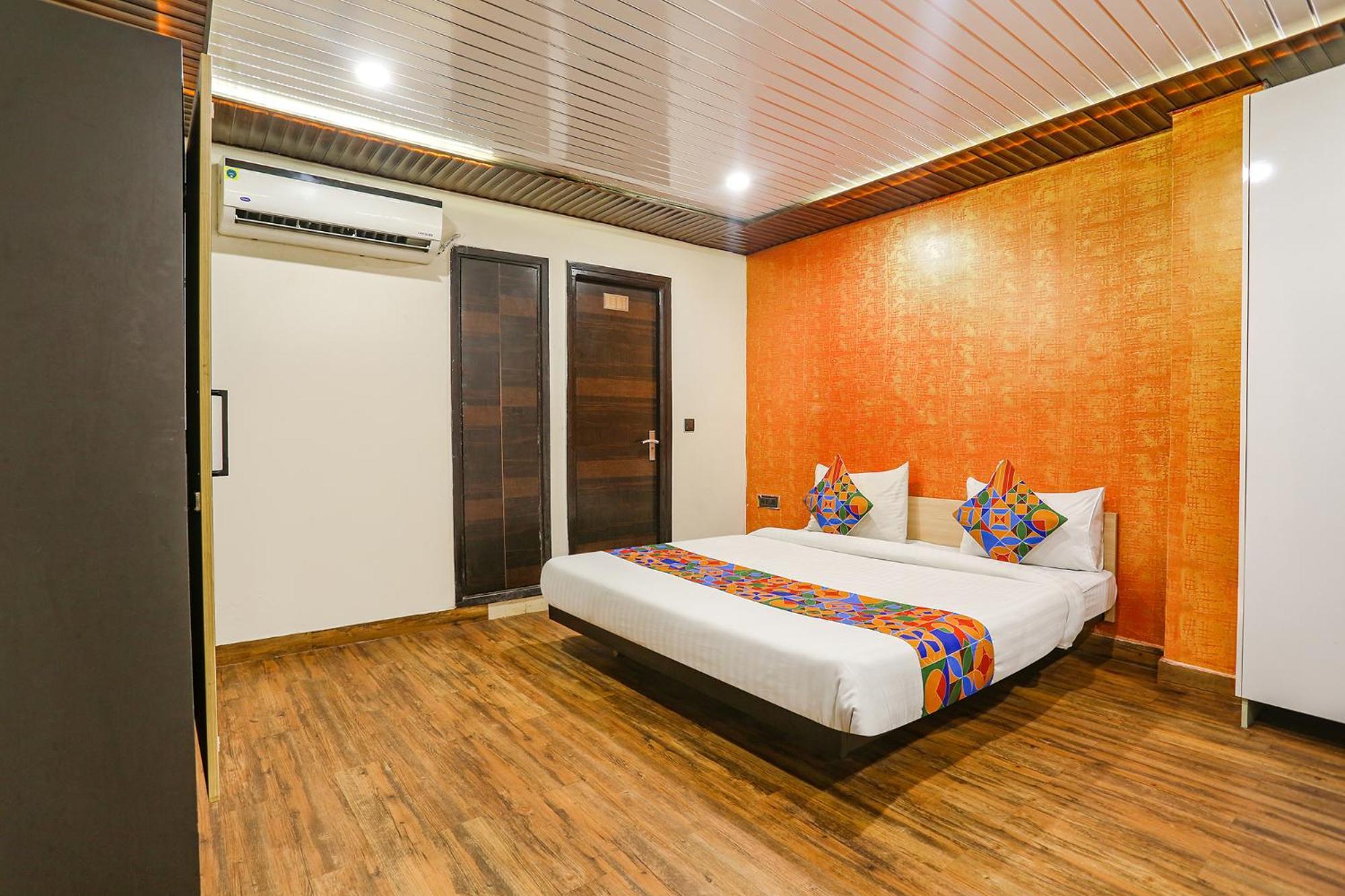 Hotel Fabexpress V4 Residency